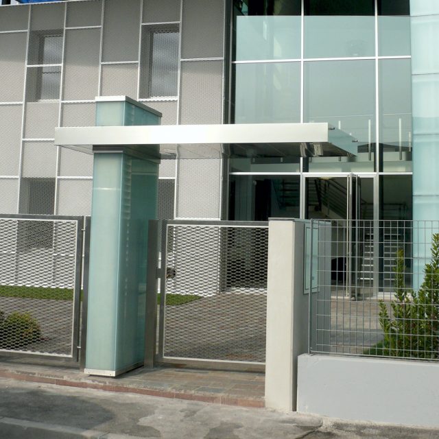 Cantilever roofs