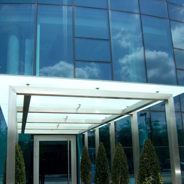 Cantilever roofs