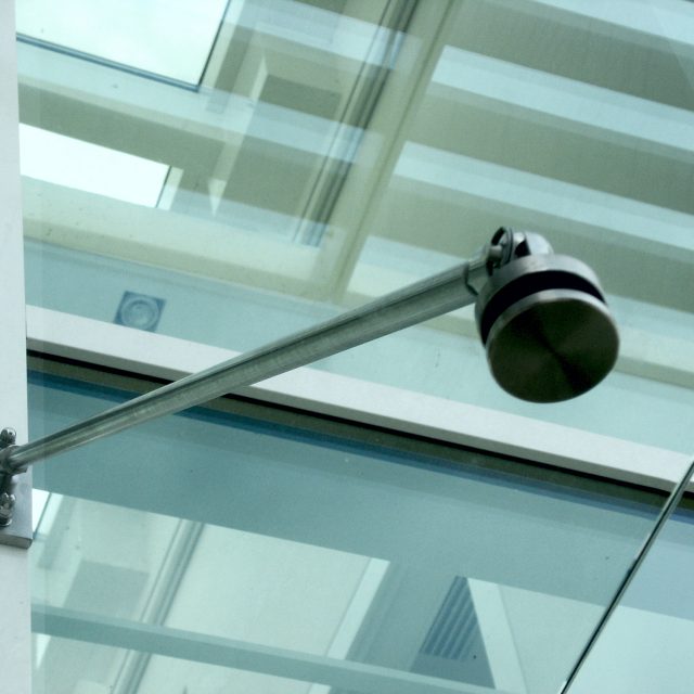 Cantilever roofs