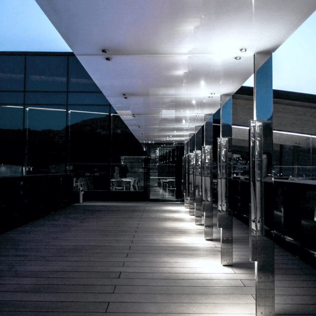Cantilever roofs