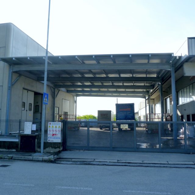 Cantilever roofs