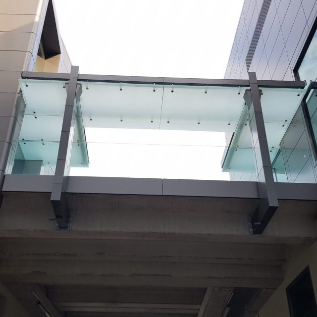 Cantilever roofs