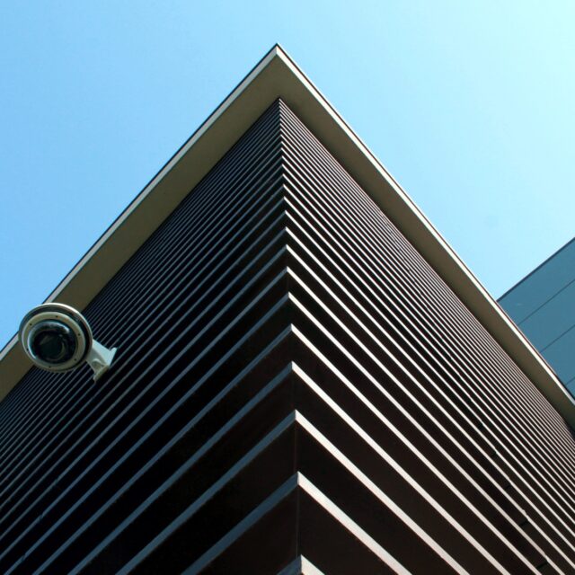 Fixed sunblinds on the facade