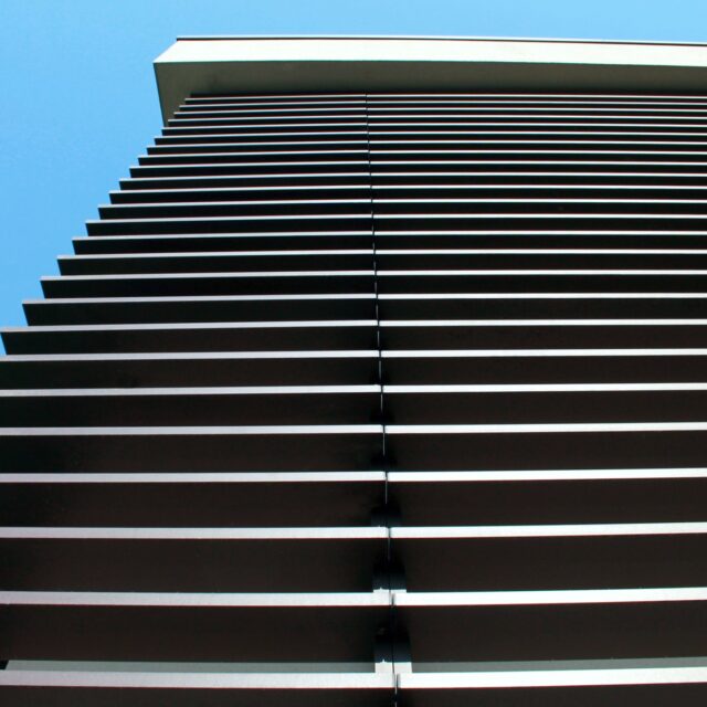 Fixed sunblinds on the facade