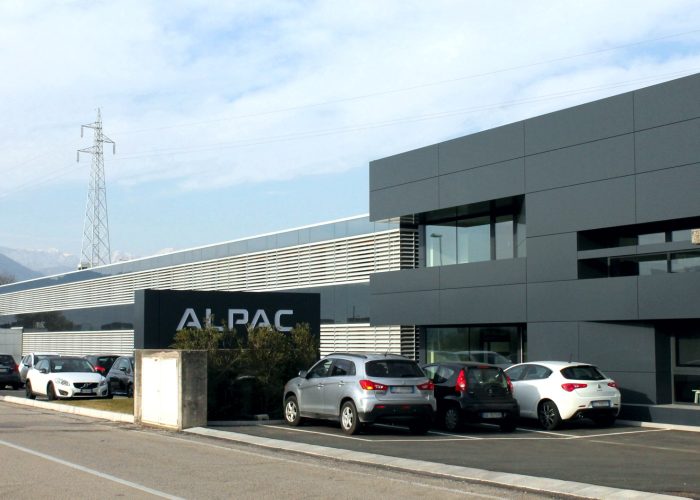 La sede Alpac con  l'ampliamento del 2018.